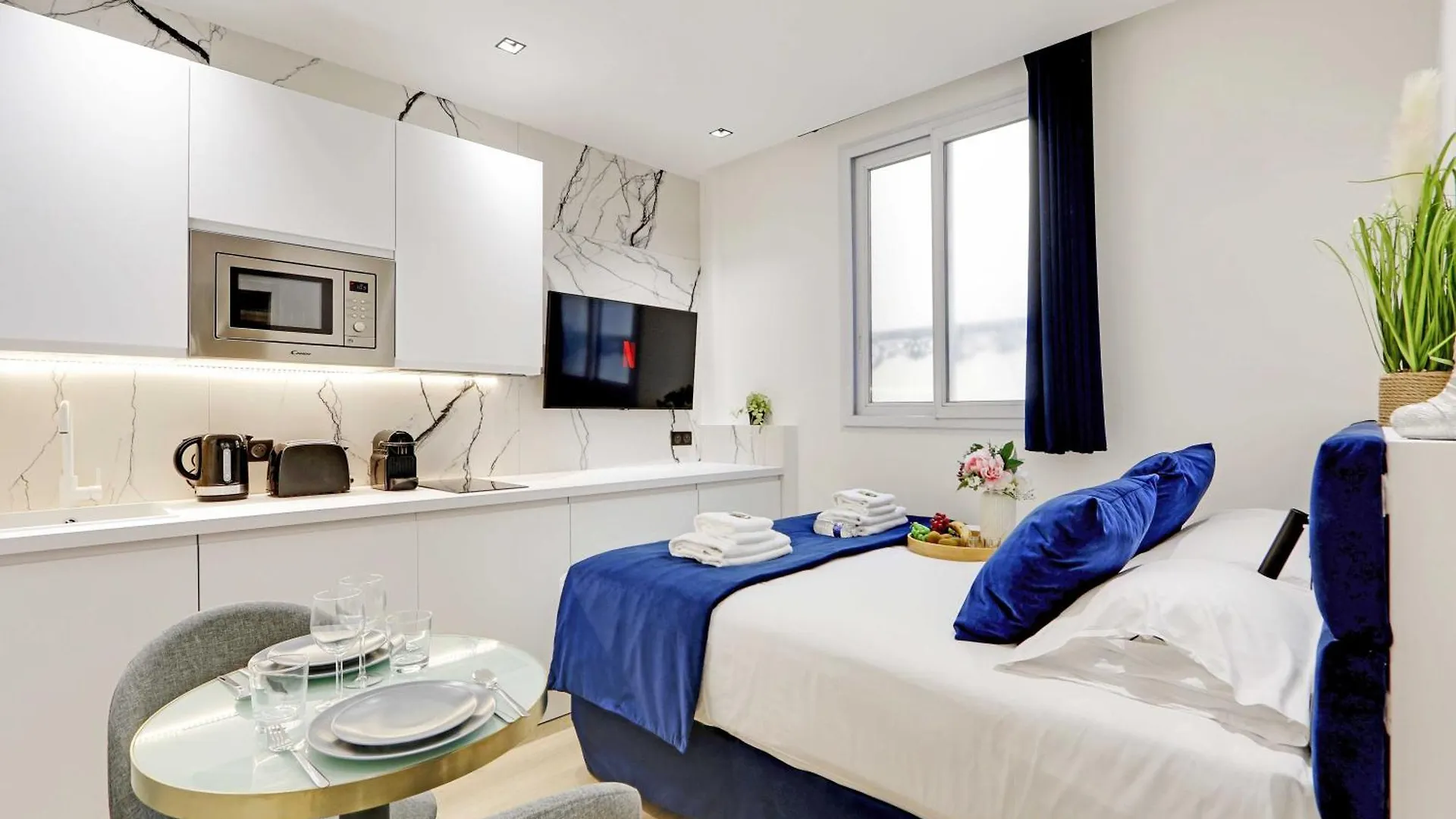Studio Ideally Located In The Heart Of Paris contacts