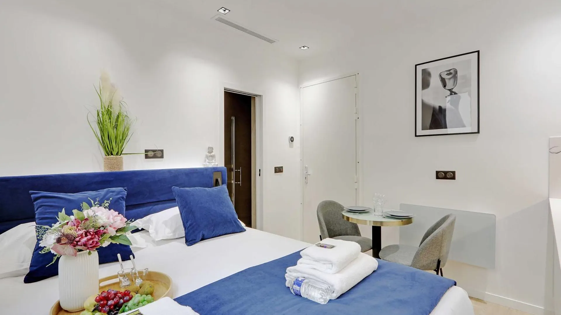 Apartment Studio Ideally Located In The Heart Of Paris France
