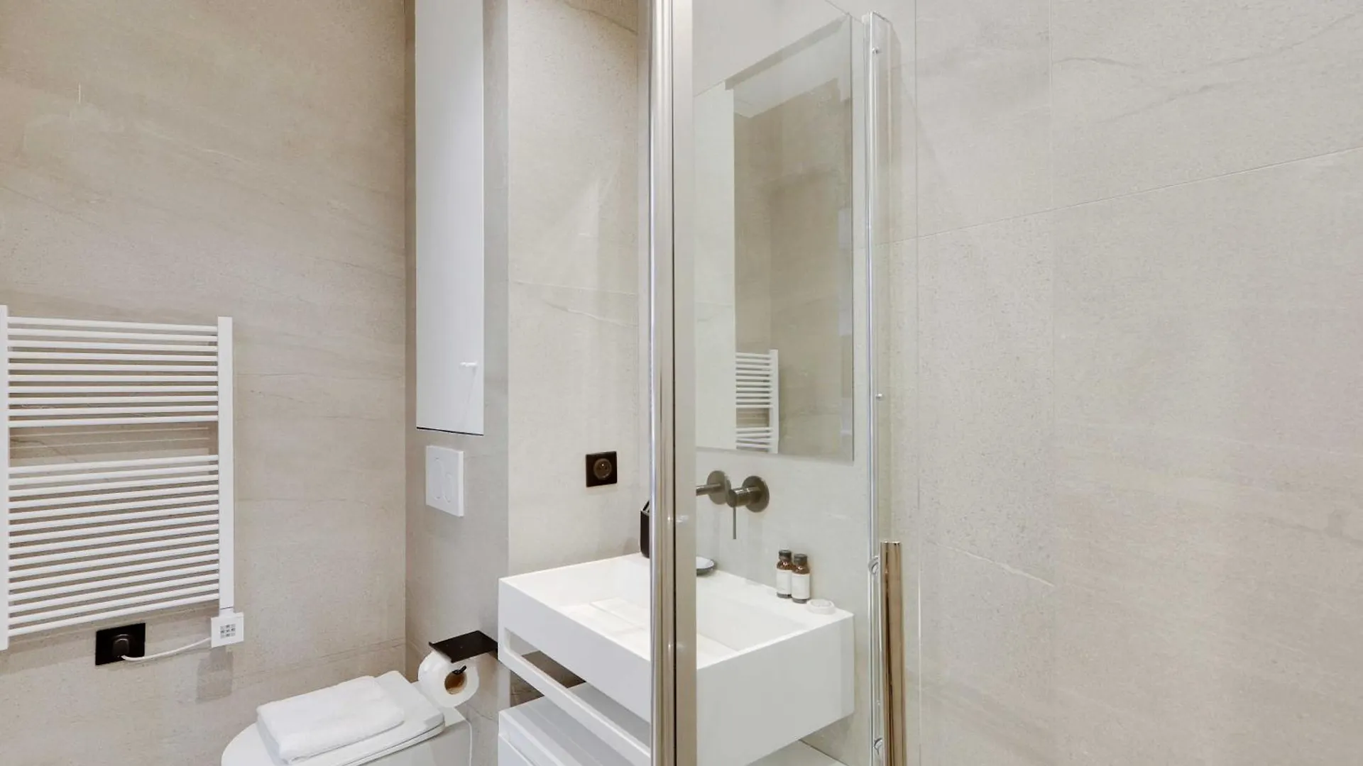 Studio Ideally Located In The Heart Of Paris