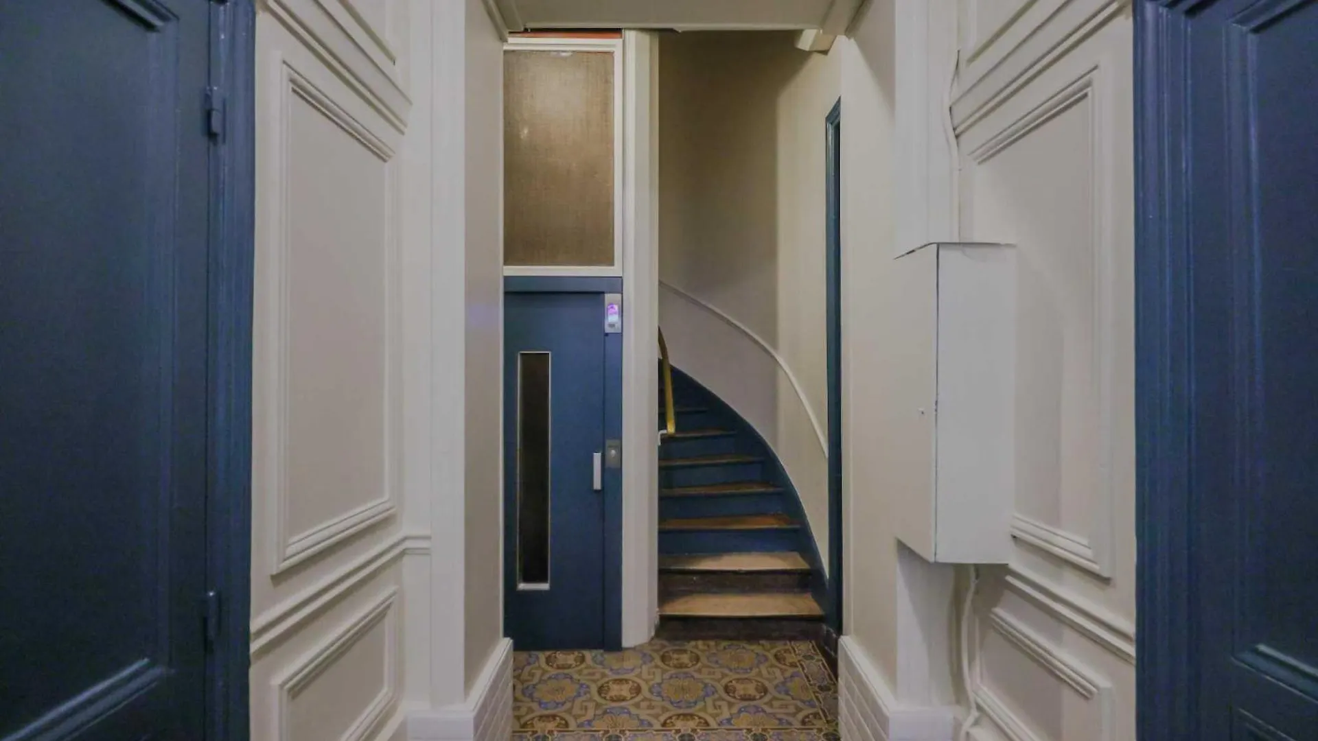 Studio Ideally Located In The Heart Of Paris France